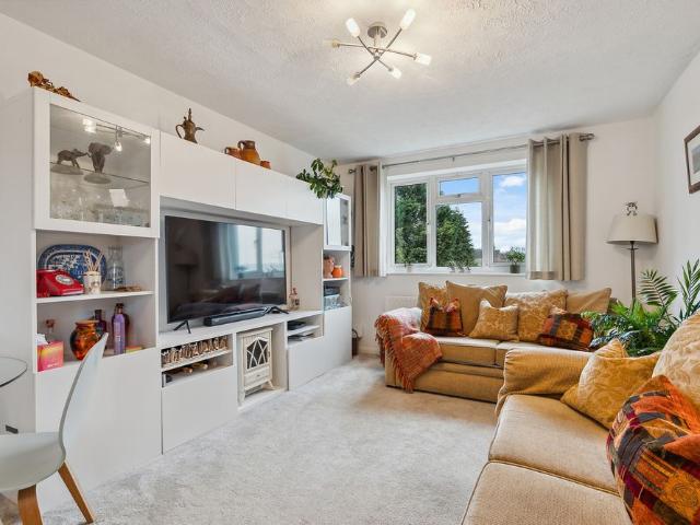 3 bed Flat To Let