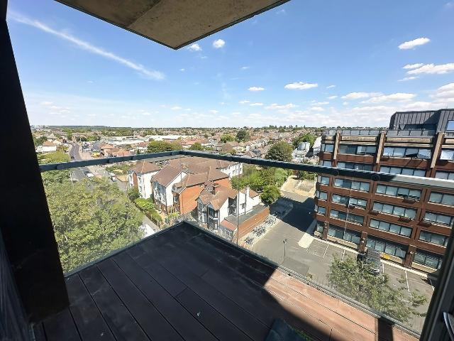 3 bed Flat To Let