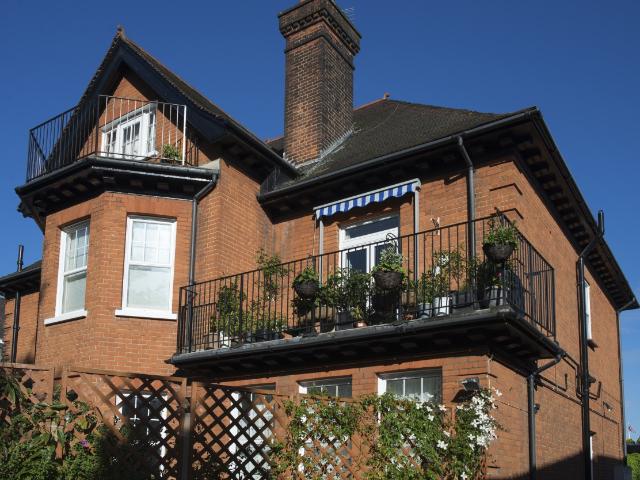 3 bed Flat to Let for rent in Garden Road, Bromley, Kent
