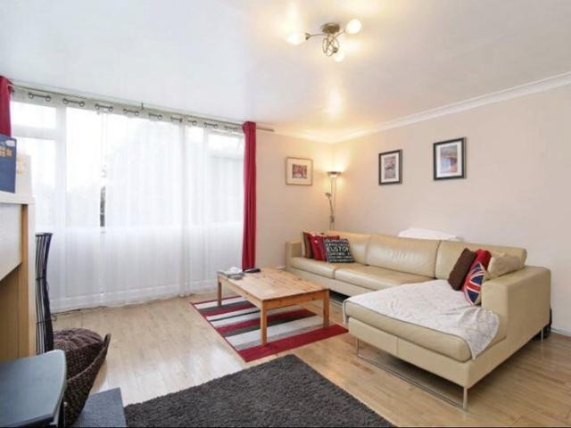 3 bed flat to let, Heathfield Road, SW18 London