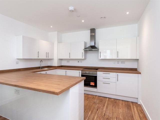 3 bed flat to let in Chatham