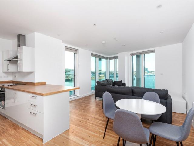 3 bed flat to let in Chatham