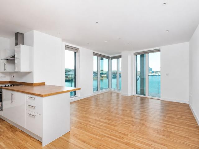 3 bed flat to let in Chatham