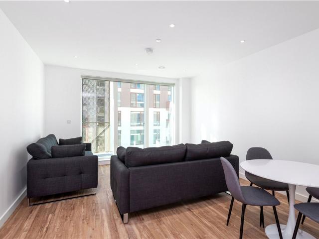 3 bed flat to let in Chatham