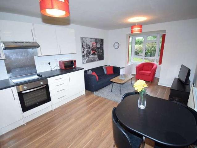 3 bed flat to rent