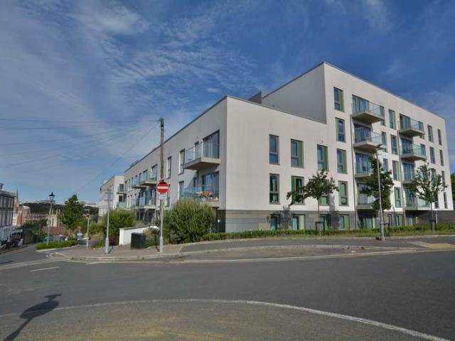 3 bed flat to rent