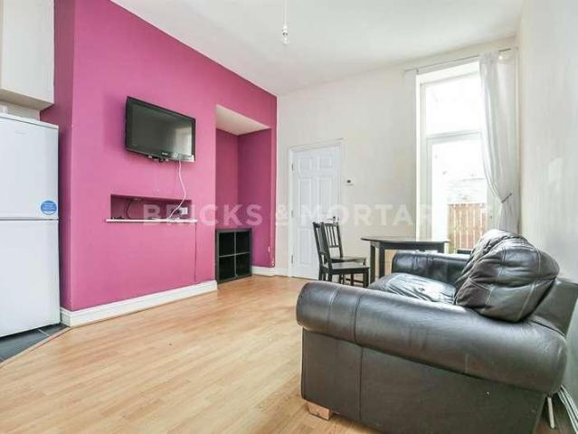 3 bed flat to rent