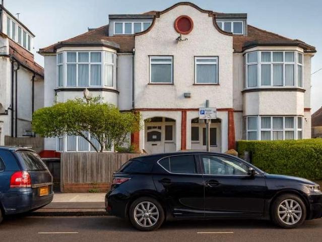 3 bed flat to rent
