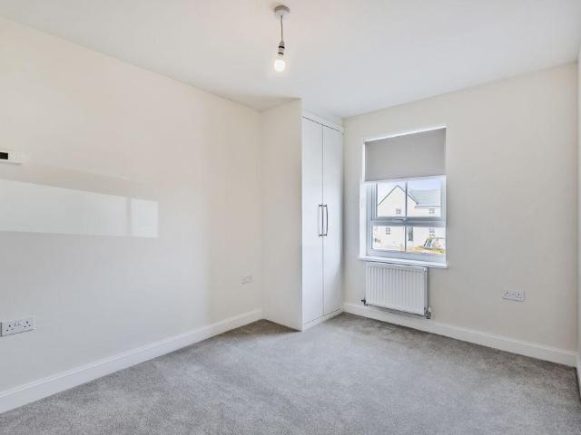 3 bed flat to rent