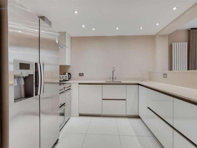 3 bed flat to rent