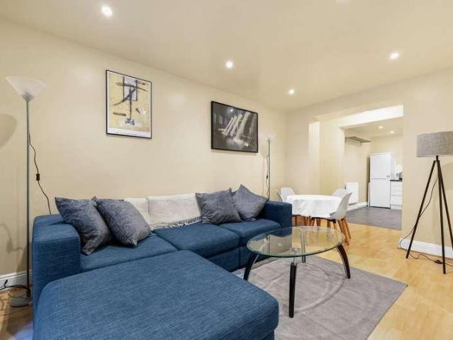 3 bed flat to rent