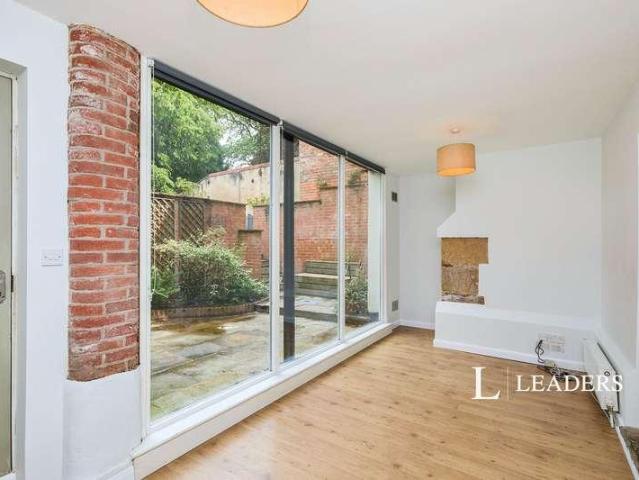 3 bed flat to rent