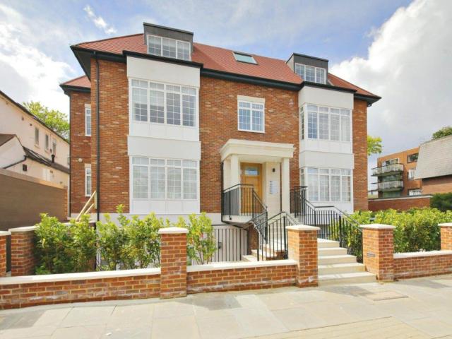 3 bed flat to rent