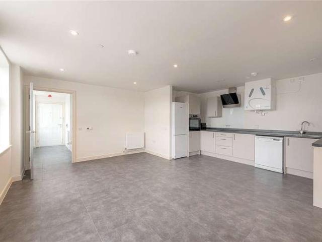 3 bed flat to rent