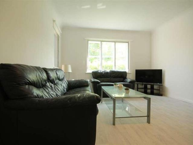 3 bed flat to rent