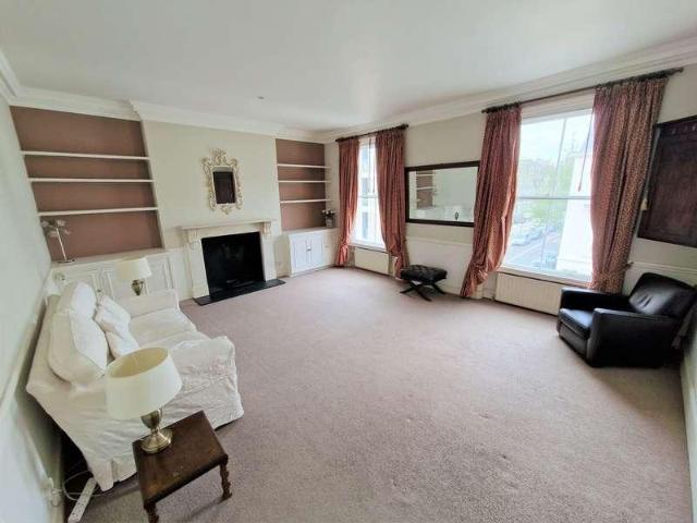 3 bed flat to rent