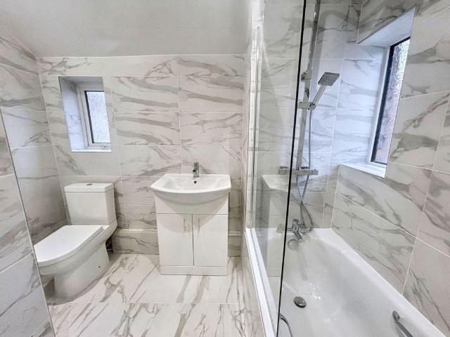 3 bed flat to rent