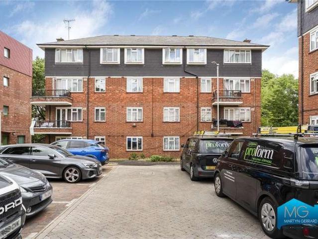 3 bed flat to rent