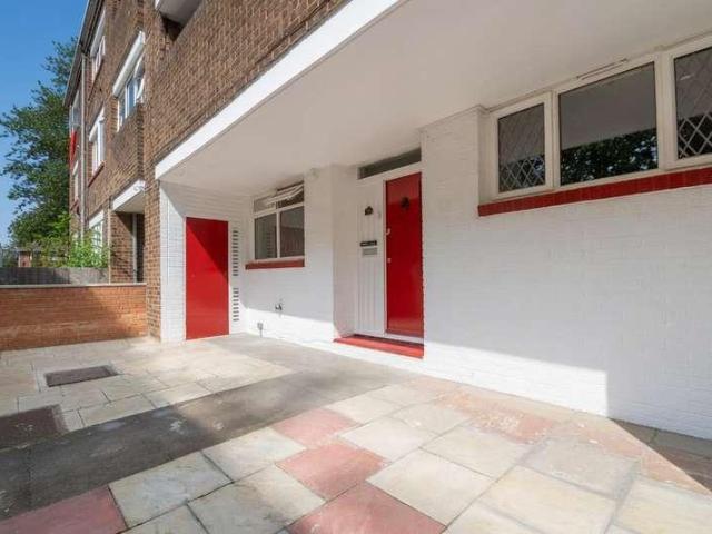 3 bed flat to rent