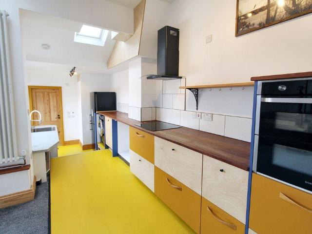 3 bed flat to rent