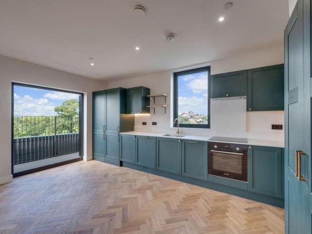 3 bed flat to rent