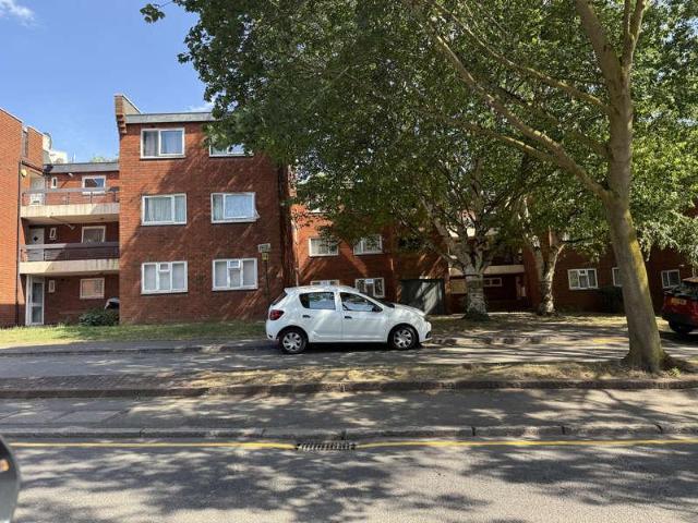 3 bed flat to rent