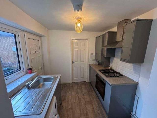 3 bed flat to rent