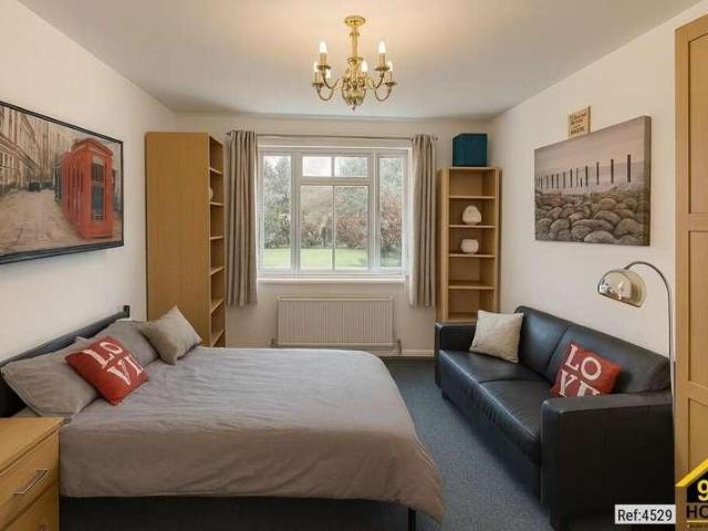 3 bed flat to rent
