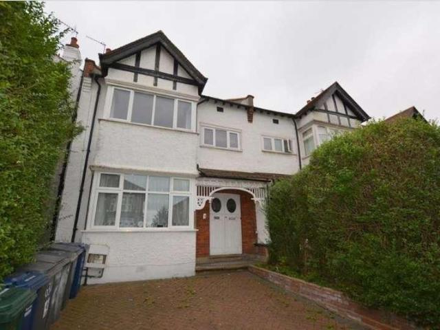 3 bed flat to rent