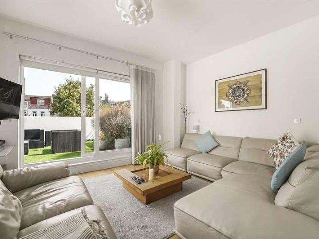 3 bed flat to rent