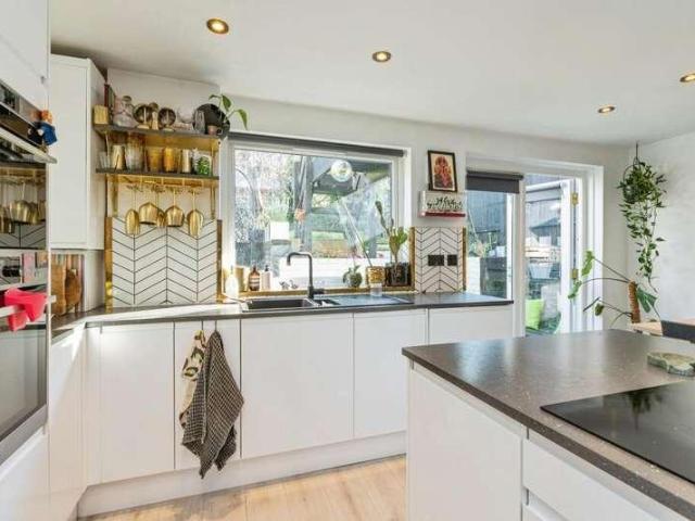 3 bed flat to rent