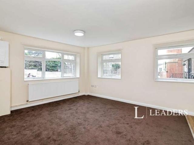 3 bed flat to rent
