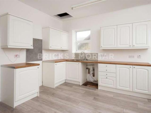 3 bed flat to rent