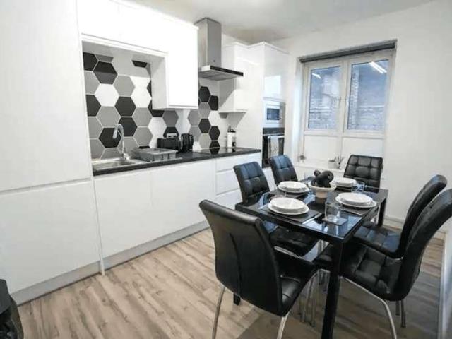 3 bed flat to rent