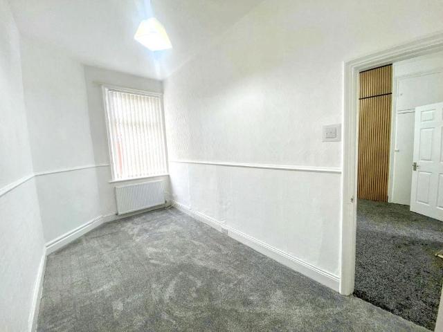 3 bed flat to rent