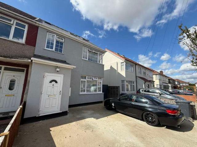 3 bed flat to rent
