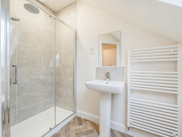 3 bed flat to rent