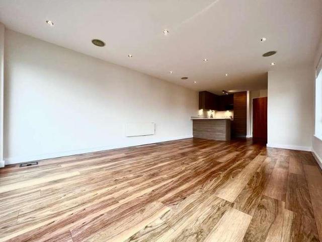3 bed flat to rent
