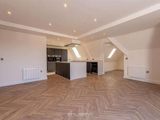 3 bed flat to rent