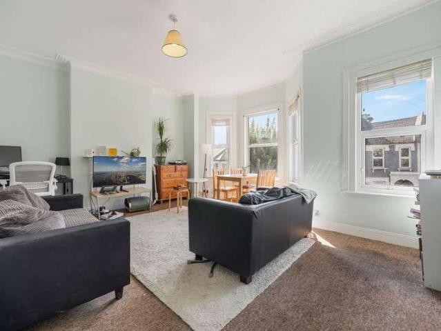 3 bed flat to rent
