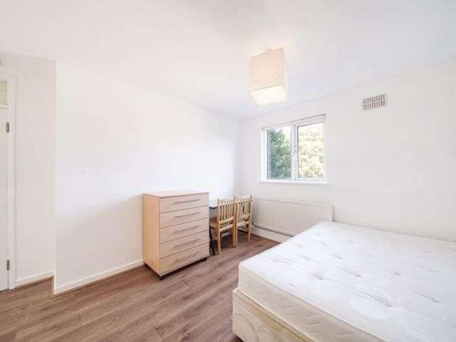 3 bed flat to rent