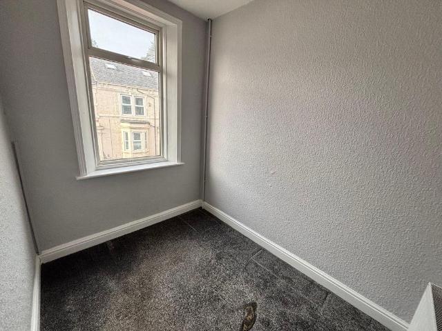 3 bed flat to rent