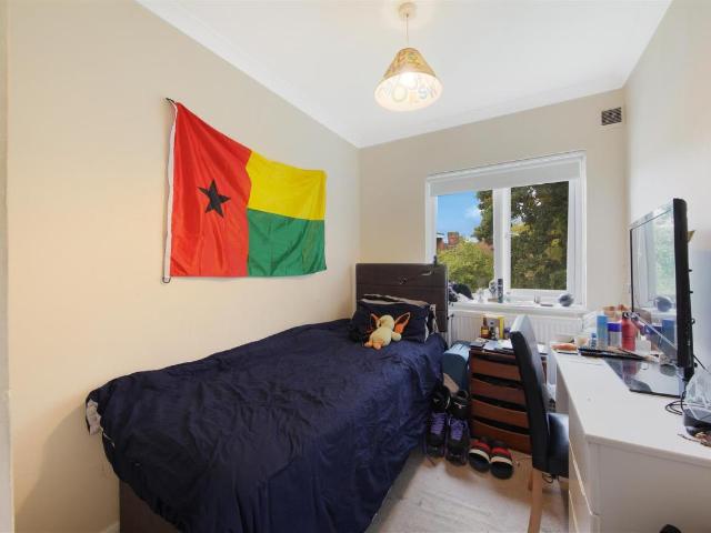 3 bed flat to rent