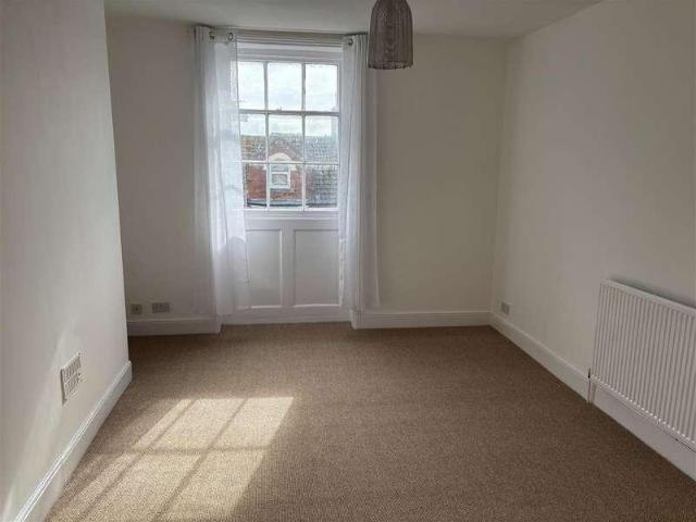 3 bed flat to rent