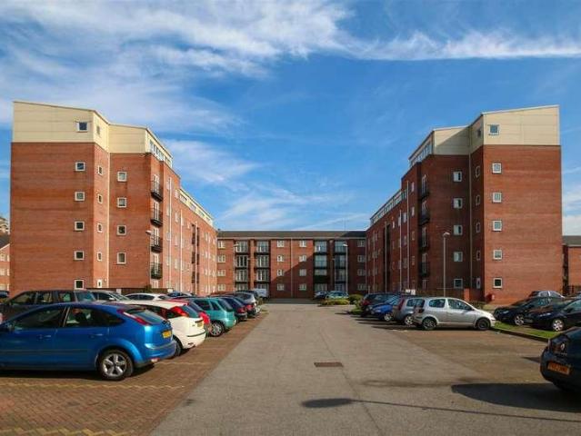 3 bed flat to rent