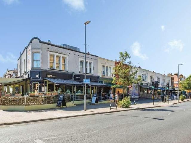 3 bed flat to rent