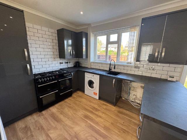 3 bed flat to rent