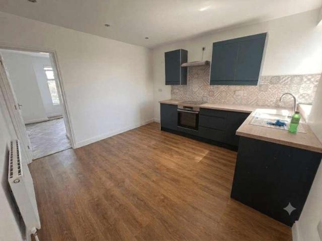 3 bed flat to rent