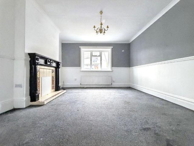 3 bed flat to rent