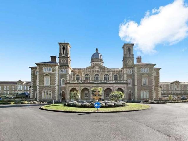 3 bed flat to rent